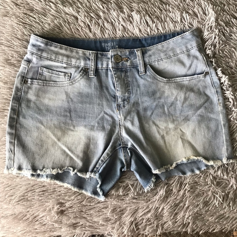 Time and tru mid rise light wash raw hem shorts